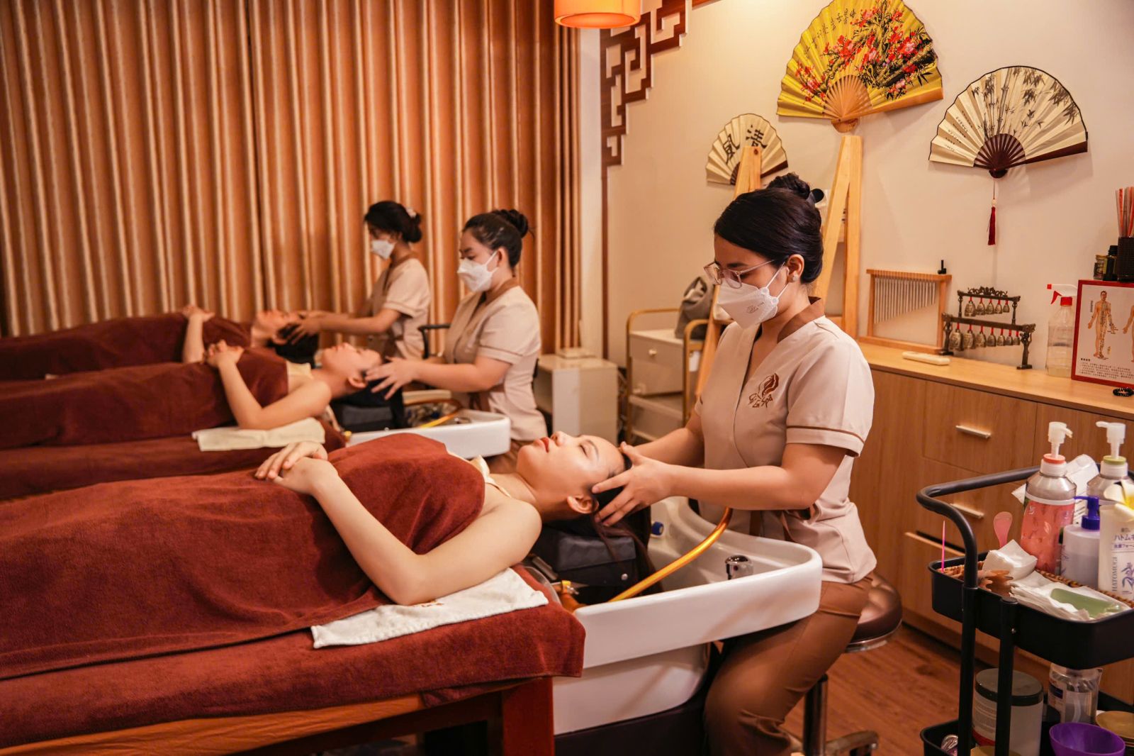 Gội Đầu Dưỡng Sinh: Bí Quyết Cho Tóc Khoẻ Mạnh Và Da Đầu Thư Giãn